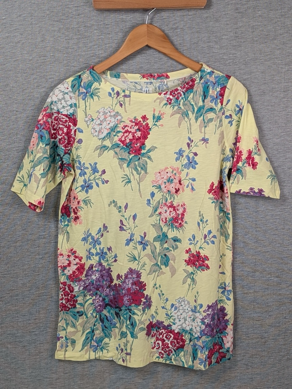 Uniqlo x Studio Sanderson Graphic Tee - Picture 2 of 11